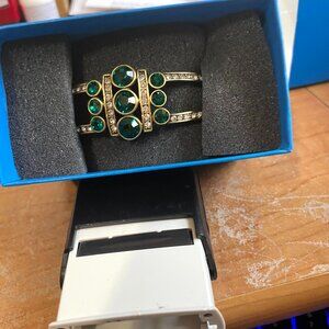 HEIDI DAUS GREEN AND CLEAR CRYSTALS DOUBLE HINGED BRACELET 8" NEW NEVER WORN